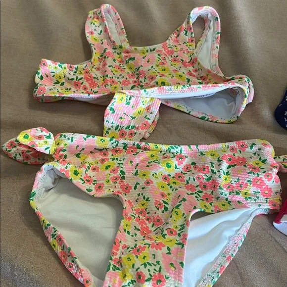 Floral and Star-Striped Bikini Set - Picture 2 of 3